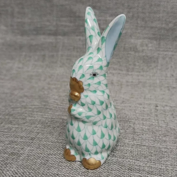 Herend Green Fishnet Sitting Bunny Rabbit Handpainted Porcelain Figurine 15338 - Picture 7 of 9